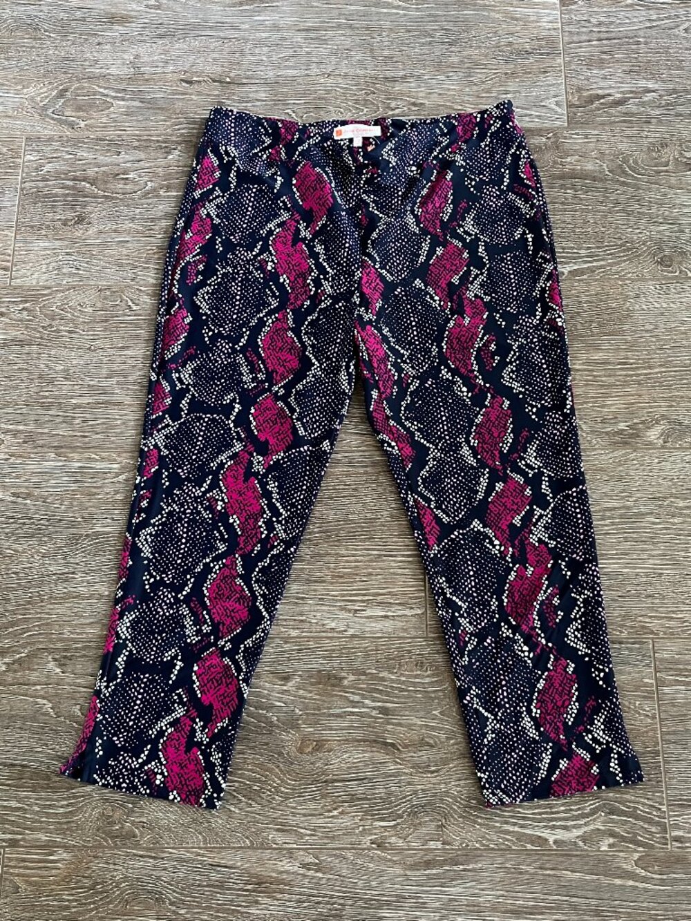 NWT ~ Jude Connally Lucia crop Leggings Snakeskin pattern size L